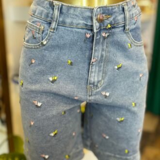 mar_00058 Bermuda Mezclilla con flores bordadas