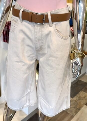 Bermuda mezclilla corte amplio