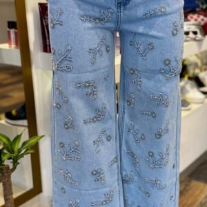 mar_00086_1 Jeans con aplicación
